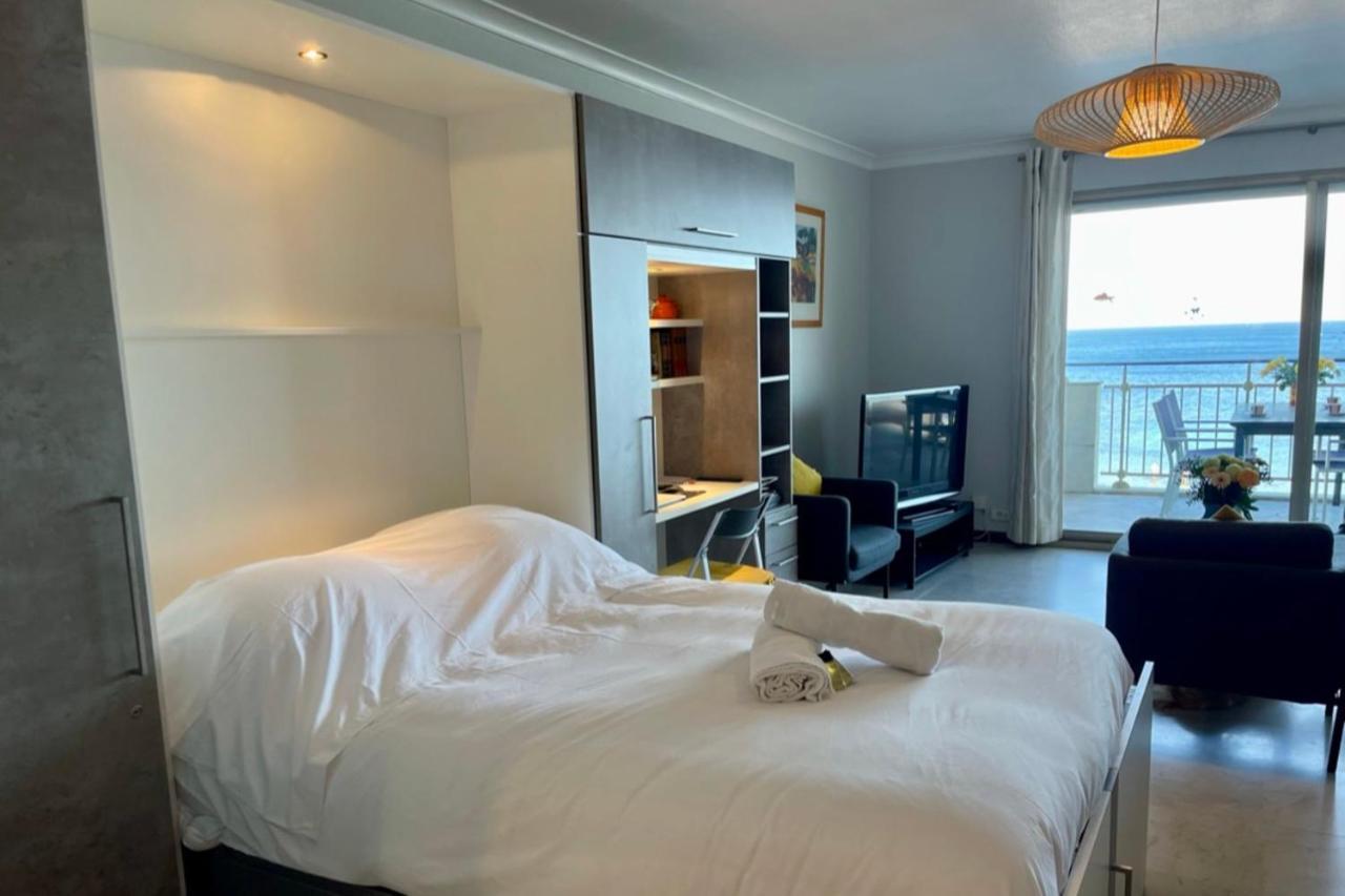 Seafront One Bedroom Apartment With A Terrasse Swimming Pool And A Parking 앙티브 외부 사진