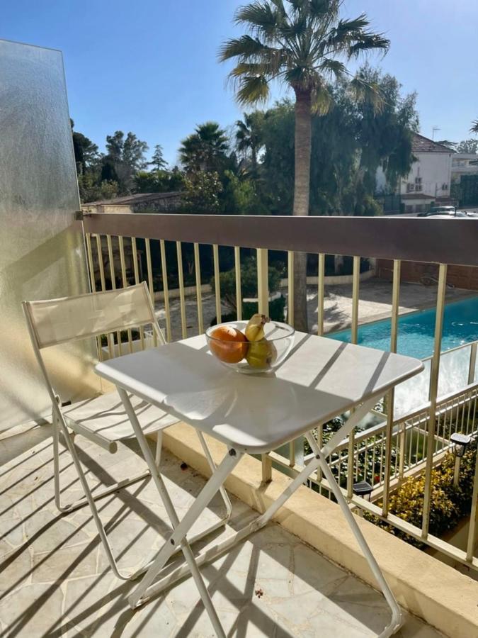 Seafront One Bedroom Apartment With A Terrasse Swimming Pool And A Parking 앙티브 외부 사진